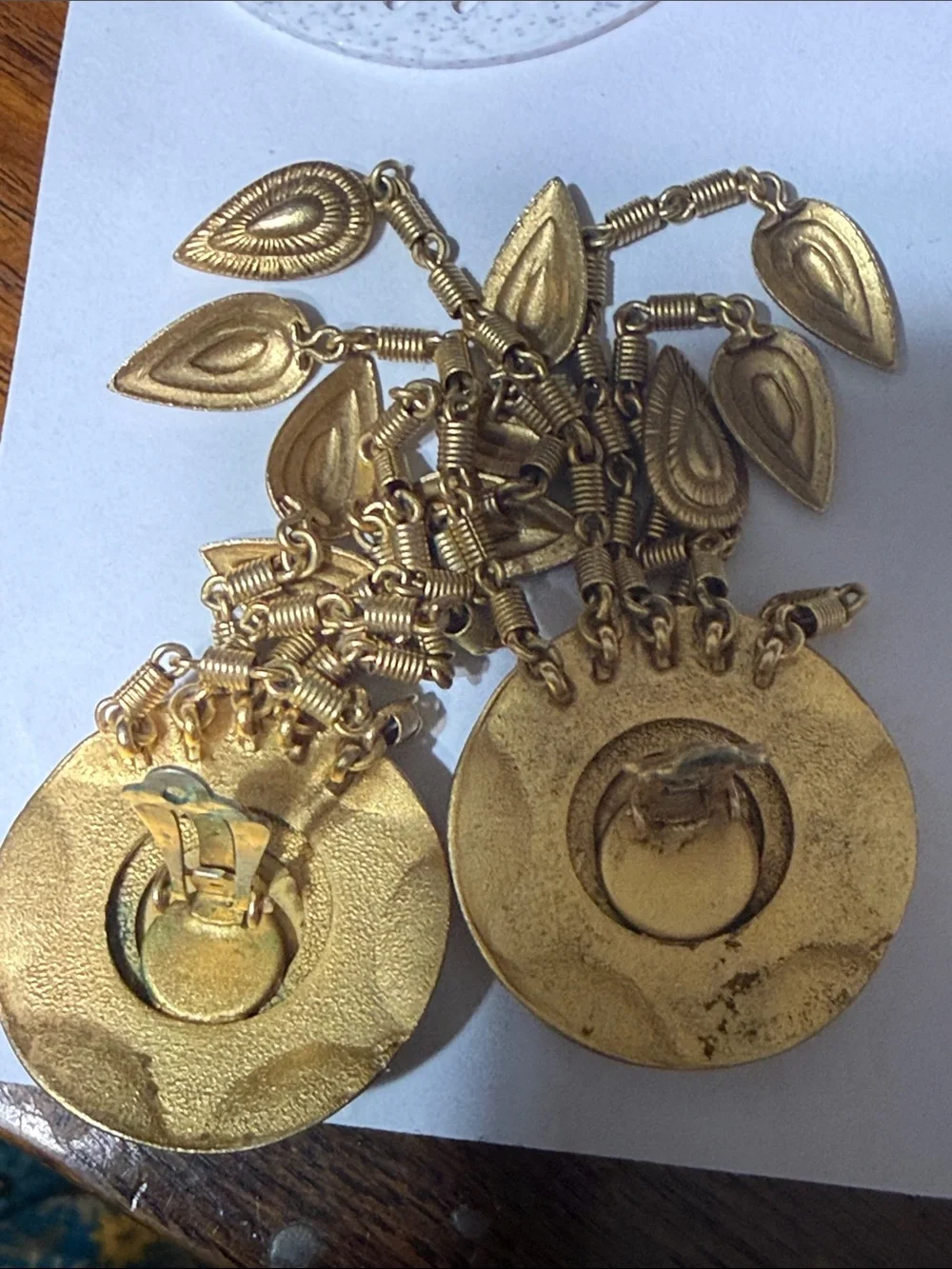 N/A earrings feature